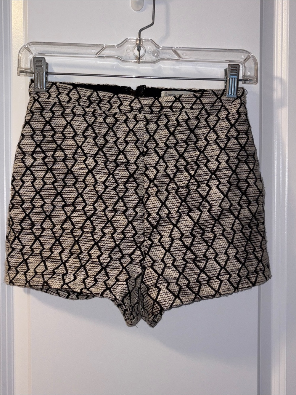 Lucca Couture Black & Cream High-Waist Patterned Shorts Size: 0